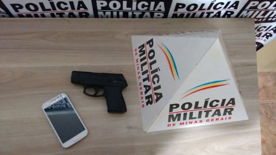 PM prende/apreende autores de roubo de celular