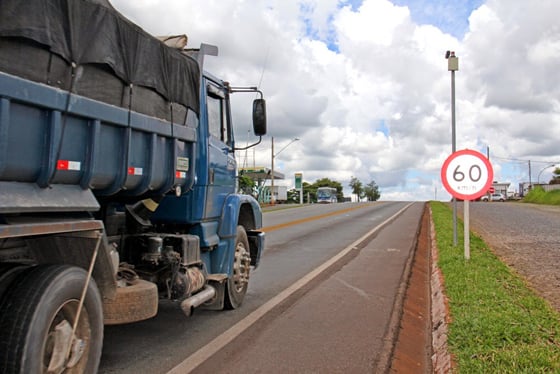 DER restringe tráfego de veículos de carga no feriado