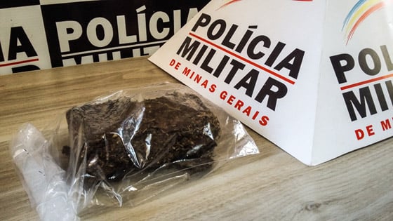 Adolescente flagrado com maconha é apreendido