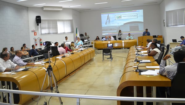 Vereadores aprovam a criação de 13 cargos comissionados