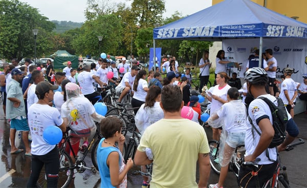 Passeio ciclístico conscientiza população sobre a prevenção contra o câncer em Araxá