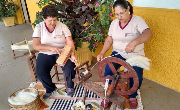 Araxá recebe mostra artesanal “Entre Fios & Cores” na FCCB