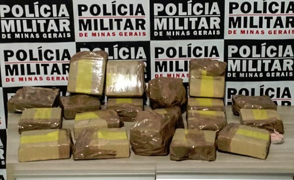Polícia Militar prende casal com 19 tabletes de maconha em casa
