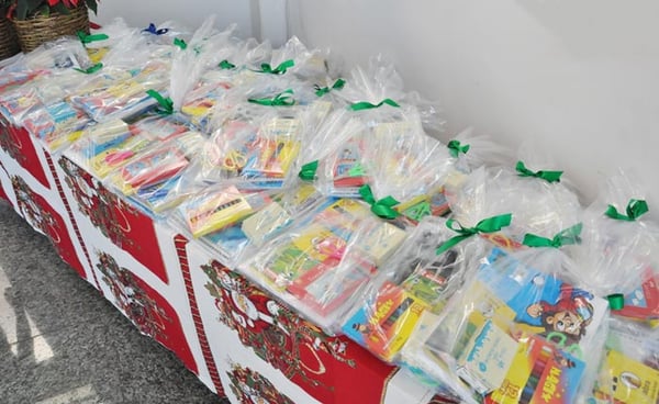 Prefeitura de Araxá entrega kits de materiais escolares para a Rede de Educação Infantil