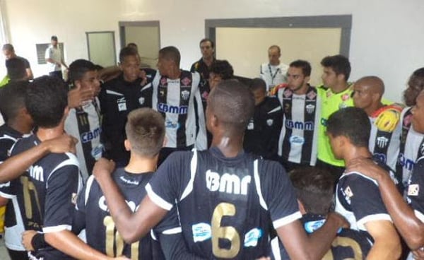 Gansinho goleia e consegue classificação inédita para 2ª fase