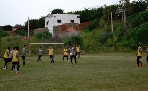 Araxá Esporte faz seu primeiro treino coletivo para a temporada 2016