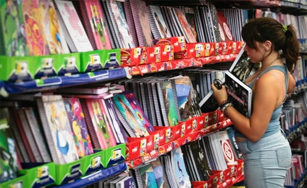 Procon Araxá realiza pesquisa com preços de material escolar