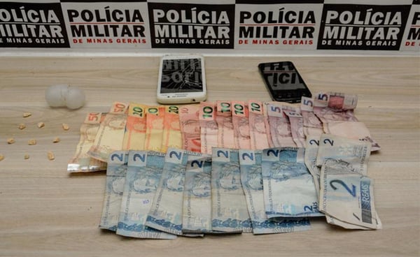 Polícia Militar prende mulher com drogas e dinheiro no Santa Mônica