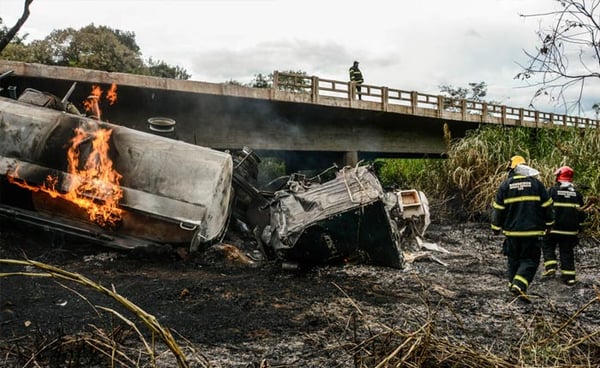 Motorista morre carbonizado na BR 262