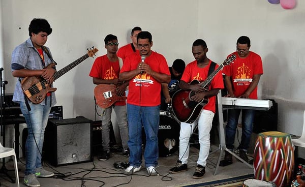 “Percussão – Ritmando Alegria na vida” é concluído com adolescentes do Cerad