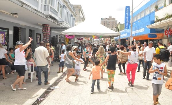 Calçadão recebe show de marchinhas