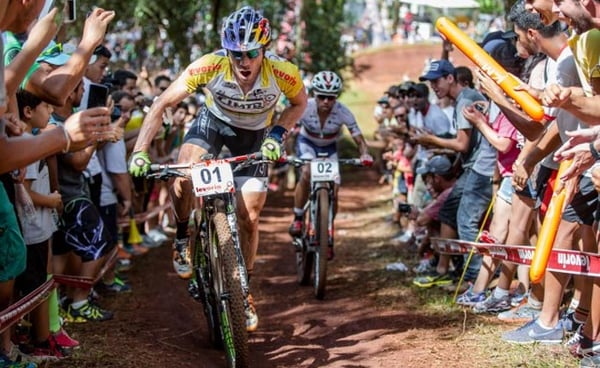 Henrique Avancini e polaca Maja Wloszczowska são campeões da CIMTB Levorin em Araxá