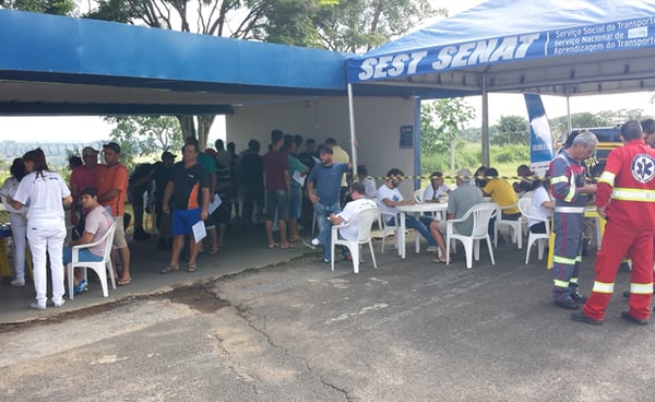 Motoristas participam do projeto “Comandos da Saúde nas Rodovias” em Araxá