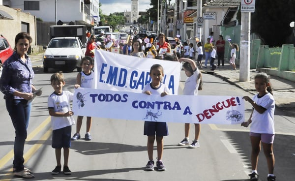 Escola Municipal Dona Gabriela promove passeata contra a dengue