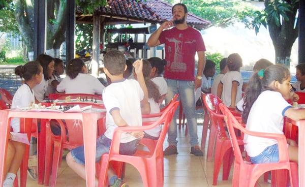 Secretaria de Educação implanta xadrez como conteúdo disciplinar para grupo de alunos