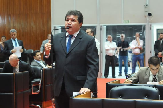 Deputado Bosco vota pelo aumento salarial de profissionais da educação