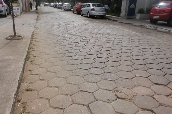 Rua Calimério Guimarães passa por obras para saneamento básico e pavimentação