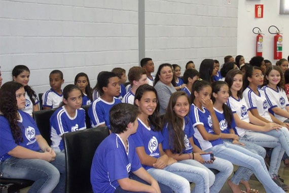 Vereador Fabiano homenageia Escola Armando Santos, que completa 50 anos