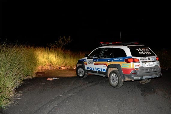 Casa é invadida no bairro Guilhermina Viera Chaer, namorado da vítima reage e é agredido pelos assaltantes