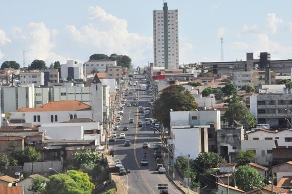 Com orçamento de R$ 4 mi, revitalização da avenida Senador Montandon é concluída