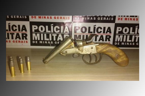 Homem é preso por porte ilegal de arma de fogo