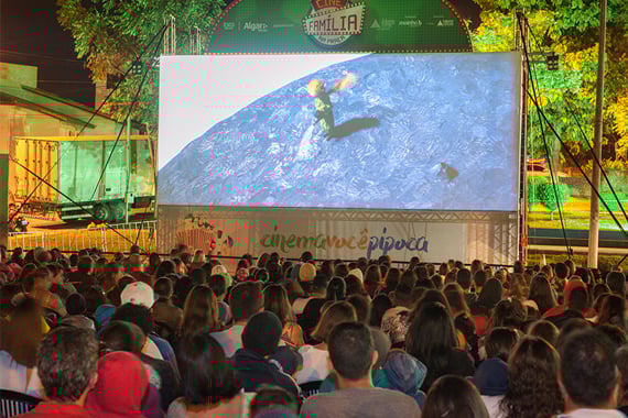 Araxá recebe pela primeira vez o Cine Família na Praça