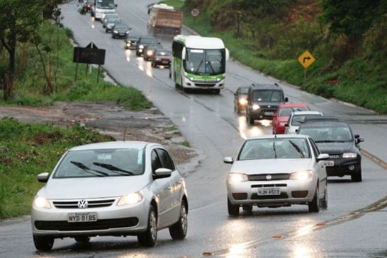Farol baixo durante o dia passa a ser obrigatório em rodovias