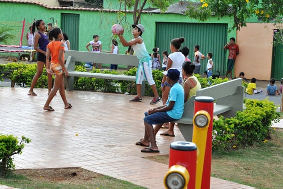 Prefeitura entrega mais três praças revitalizadas