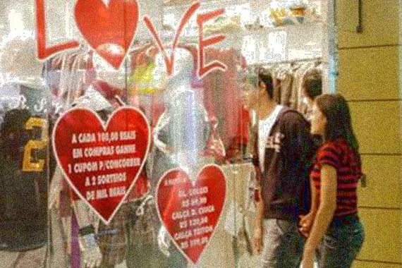 Comércio define horário especial para o Dia dos Namorados