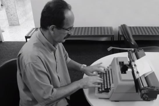 Escritor Heleno Álvares vai lançar livro de poesias por meio de financiamento coletivo
