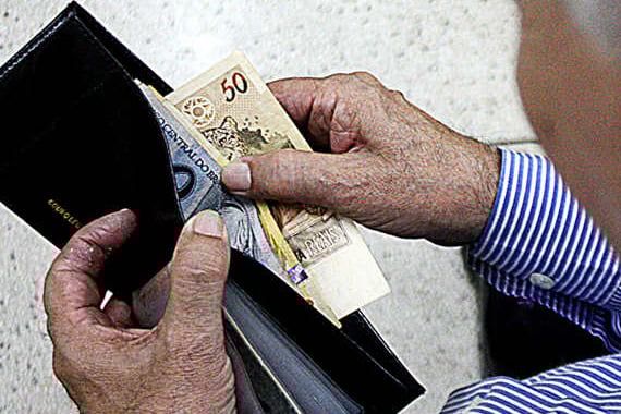 Aposentados começam a receber 1ª parcela do décimo terceiro