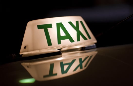 Taxista de 81 anos é assaltado e baleado em Araxá