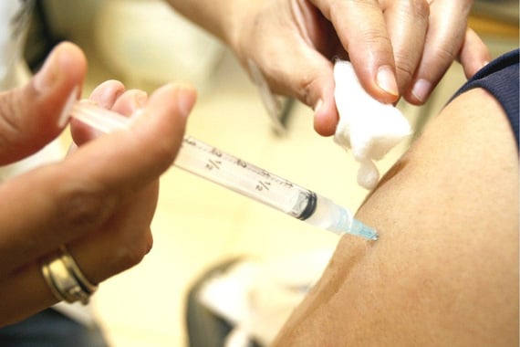 Meninos serão vacinados pelo SUS contra HPV a partir de 2017