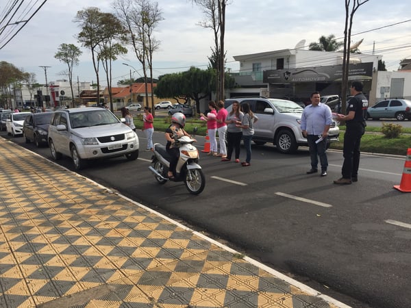 Blitz Rosa conscientiza população sobre a prevenção do câncer de mama