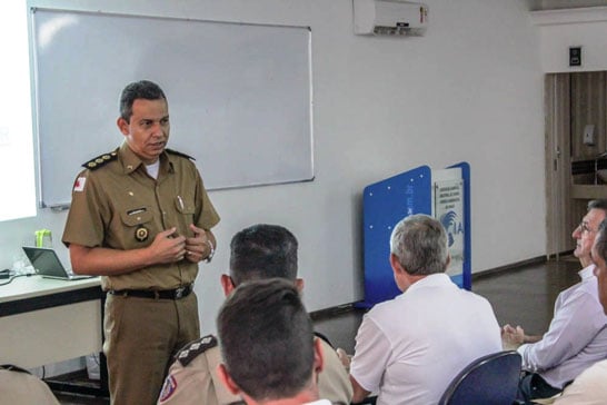 Comandante da PM treina equipe de videomonitoramento em Araxá