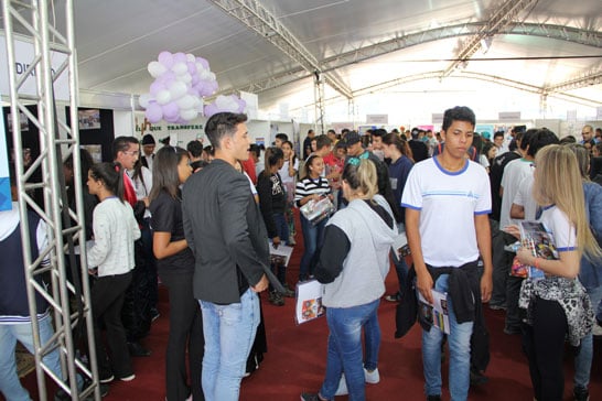 Mostra de Profissões recebe mais de dois mil alunos do Ensino Médio no Uniaraxá