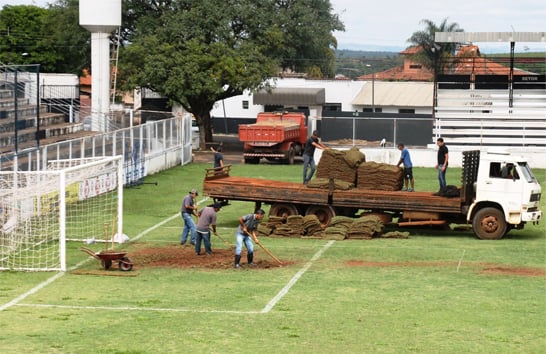 Prefeitura inicia melhorias no Estádio Municipal Fausto Alvim