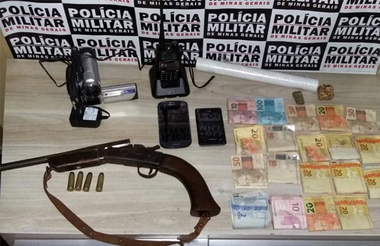Homem é preso com arma de fogo e drogas no centro