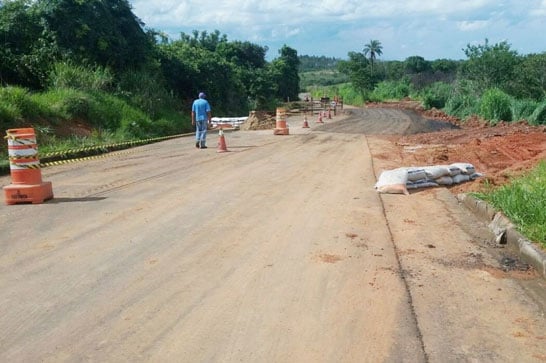 Chuvas causam estragos na estrada Araxá-Antinha