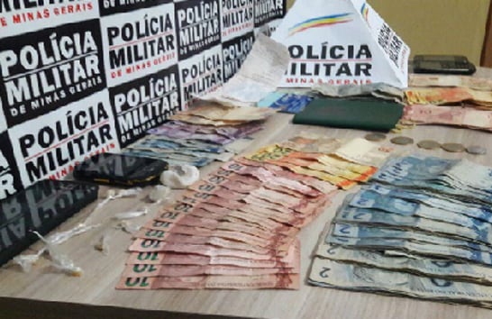 Polícia Militar prende autores por tráfico de drogas no bairro Tiradentes
