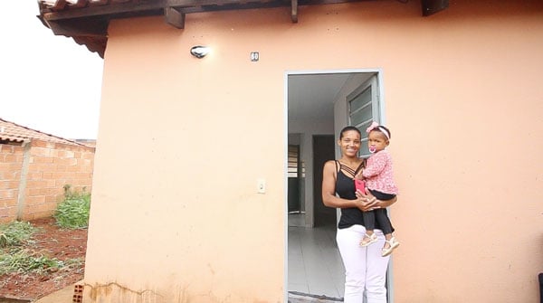 Prefeitura apura denúncias e transfere casas populares