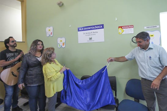 Ala odontológica da Unioeste recebe nome de Acrísio Rocha