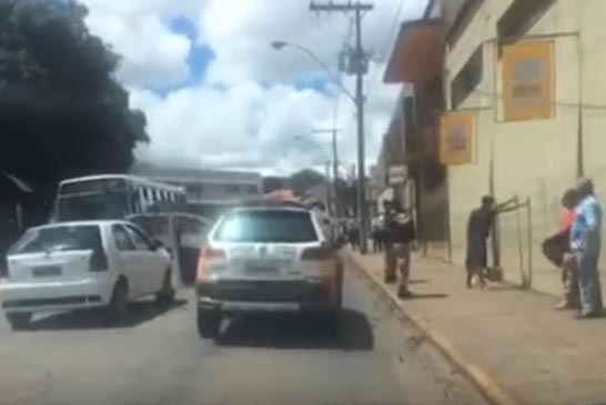 Dois homens são esfaqueados durante briga nas imediações da rodoviária; dois suspeitos foram presos