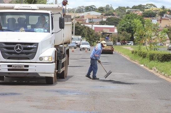 Prefeitura retoma tapa-buracos e planeja recapeamento