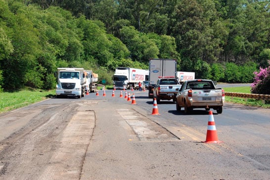 Deputado Bosco comemora início das obras na MG 428