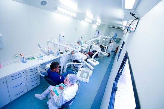 Carreta OdontoSesc presta atendimento gratuito em Araxá