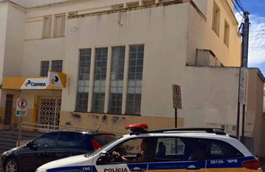 Polícia Militar procura autores de furto em agência dos correios em Araxá