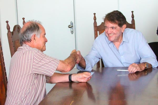 Prefeito repassa verba para Santa Casa
