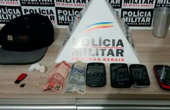 Jovens são presos com crack no bairro Francisco Duarte