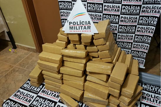 Carro é abordado com 126 tabletes de maconha em via de acesso a Araxá